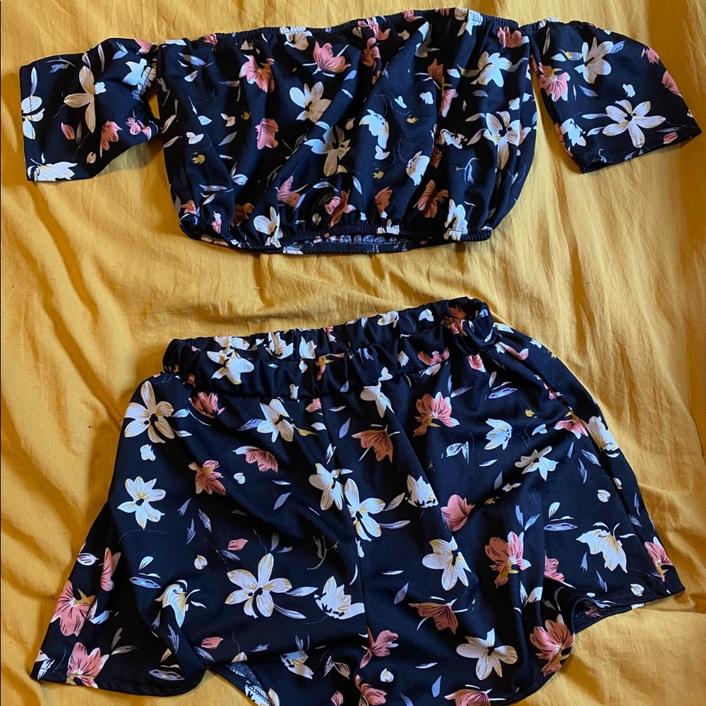 BLACK TWO PIECE SET